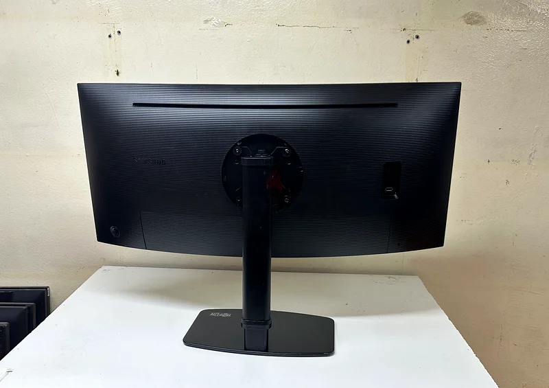 شاشة سامسونج C34H890WJN واسعة 34 بوصة بدقة 4K | منحنية 21:9 بمعدل تحديث 100 هرتز مع تقنية FreeSync، وحماية العين من الوميض، ومنفذ Type-C63262932357506113