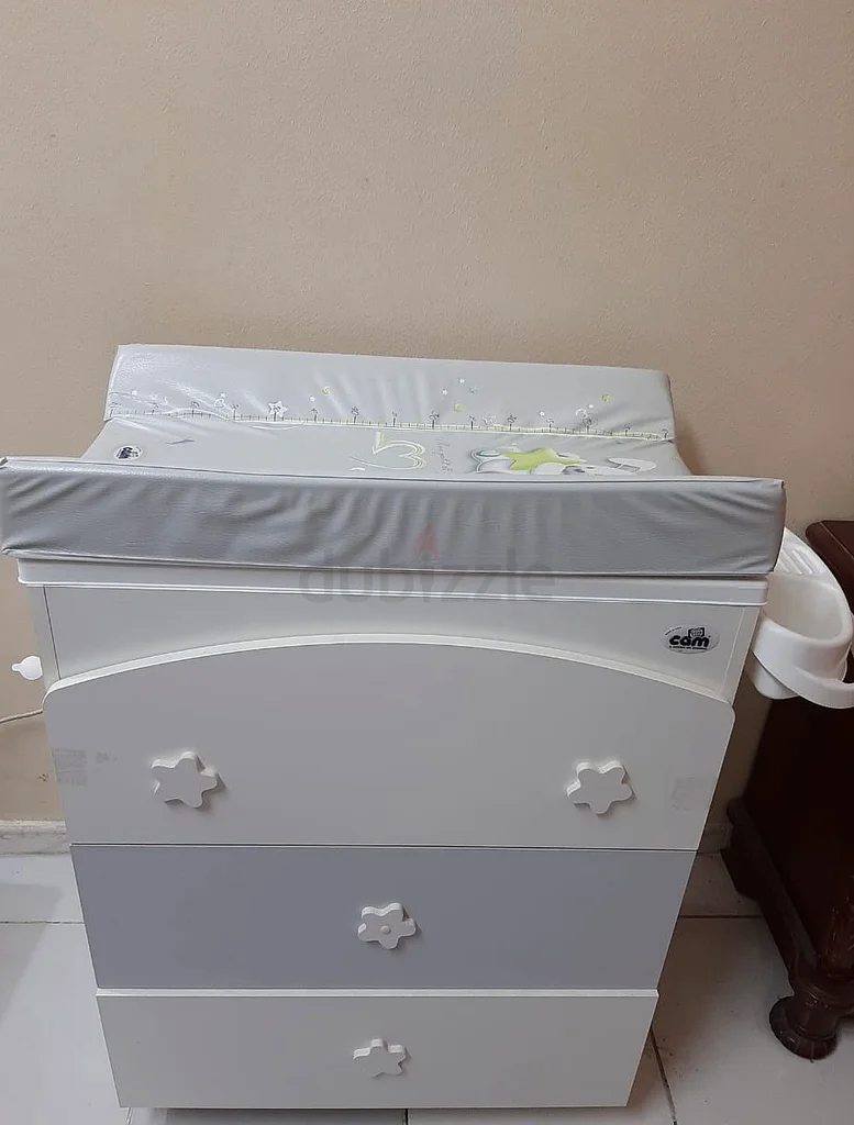 Baby bath tube and chest drawer63175279819393111