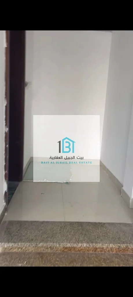 للبيع – متجر تجاري في المجزّر 1 – موقع متميز مقابل الموقع: المجزّر 1 – الشارقة63185714165122111
