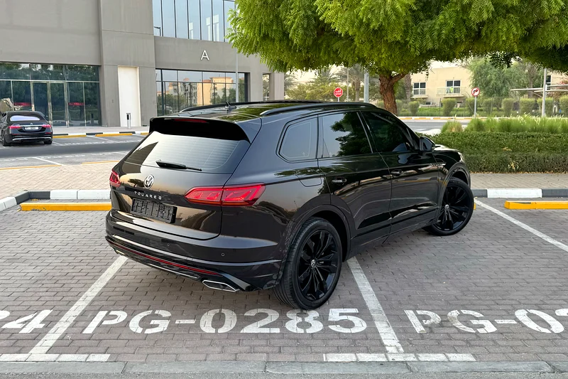 Volkswagen Touareg R-Line Black Edition 2023 GCC Specs (Full Volkswagen Service History  Warranty)63154621338883112