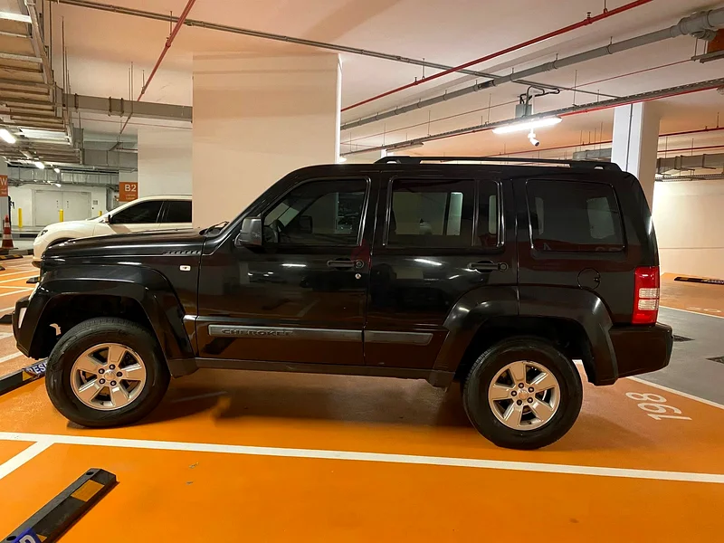 جيب بلاك تشerokee 4x4 للبيع631555531536671114