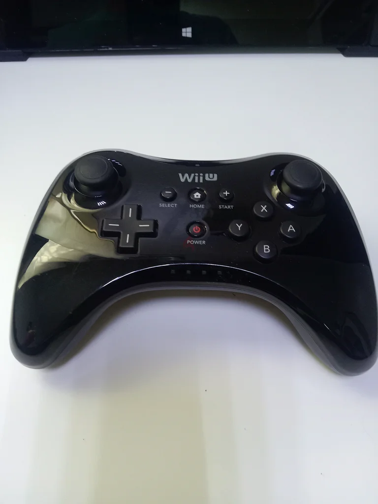 Nintendo Wii U pro controller632311946247691118