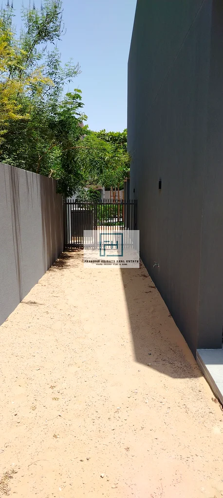 🏡فيلا ركنية أنيقة مكونة من 3 غرف نوم للإيجار 🏡63157889117699111