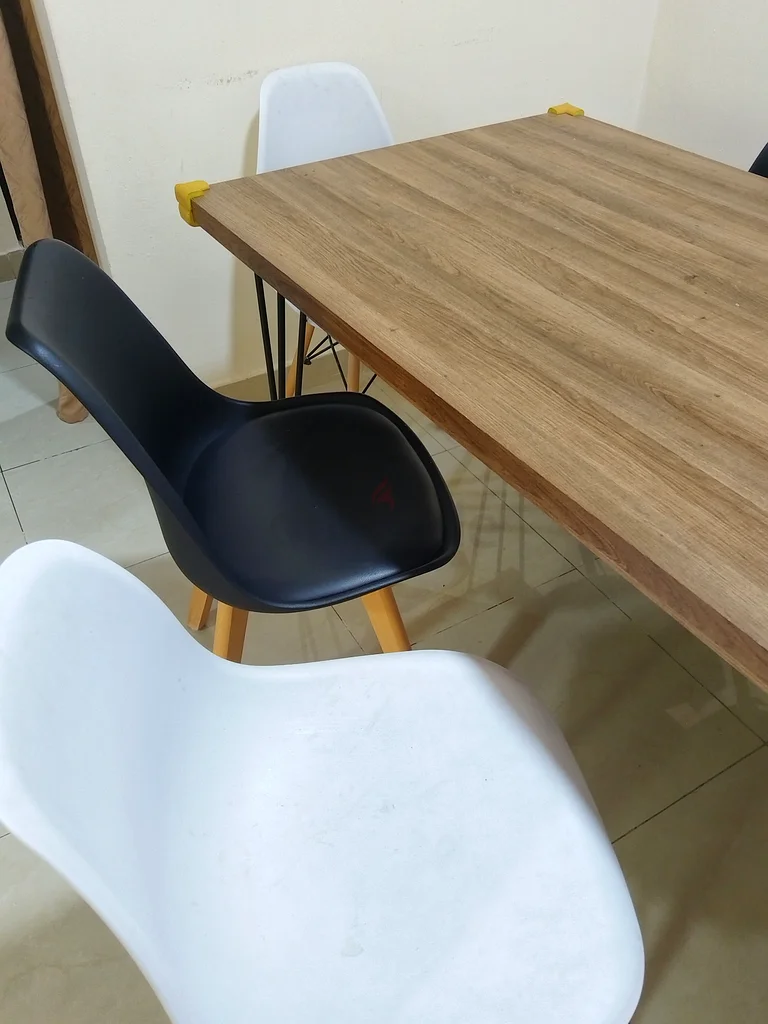 مجموعة طاولة طعام عصرية وأنيقة مع 6 كراسي بألوان زاهية63217328477827113