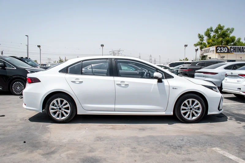 Toyota Corolla / 1.8L Elite Hybrid MSRP-137 / 202563157886443266113