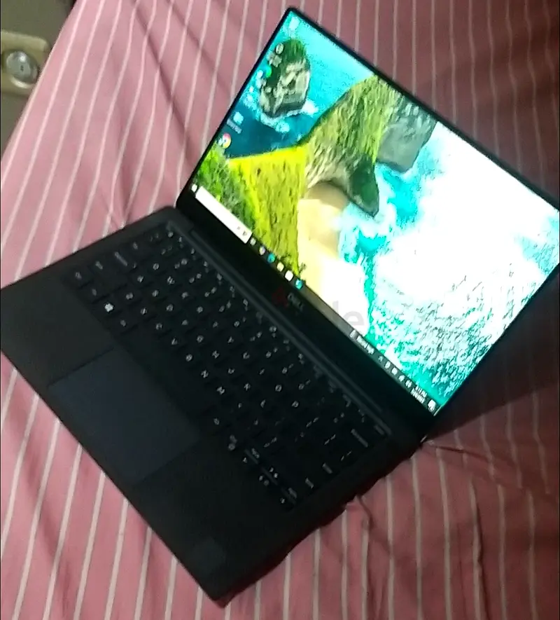 Intel Core i7 8th Gen, 16GB RAM, 256GB M.2 SSD, 13.3-inch 4K Touch Display, Ultra-Slim Laptop Model Dell XPS 9370