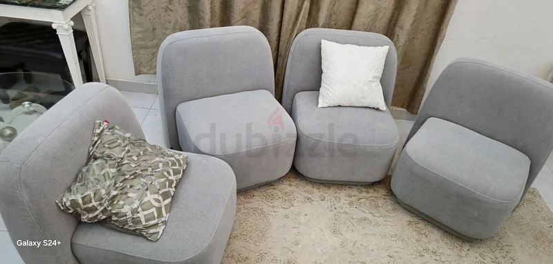 كراسي هلالية من تصميم 2XL63219829410179111