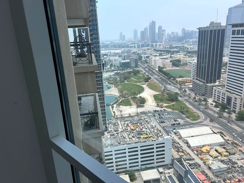 شقة واسعة مكونة من 3 غرف نوم مع موقفين للسيارات وغرفتي جلوس63773631370497113