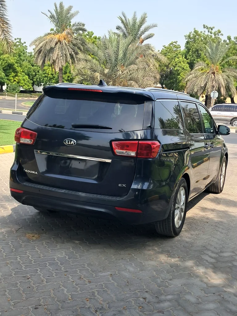 Kia Sedona 201763155552866179111