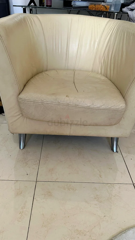 Stylish Two-Armchair Sofa and a Coffee Table Set63216835056003111