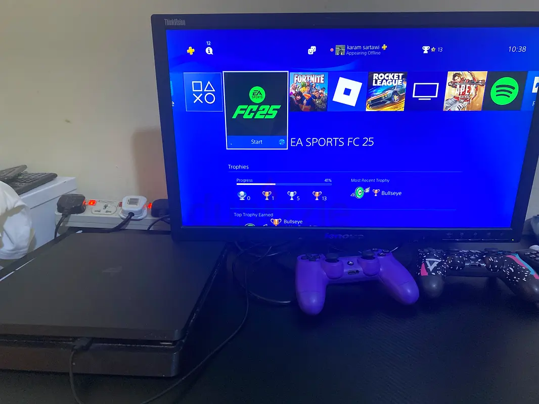 1 PS4 con 2 mandos