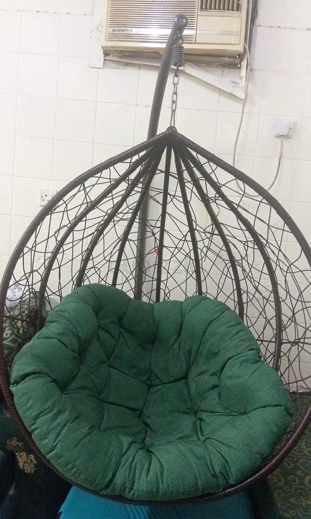 Cozy Hanging Wicker Chair – Relax in Style!632193472908811125
