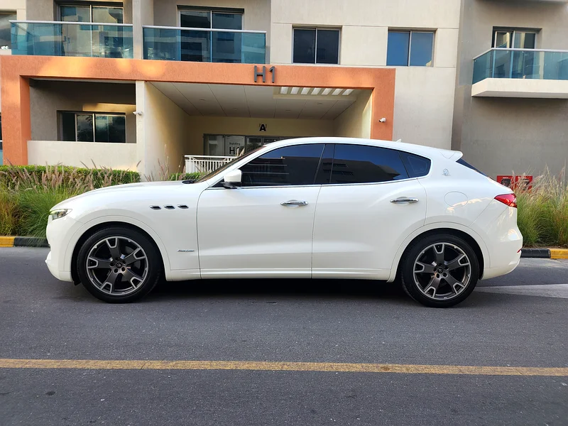 Maserati Levante Grandlusso edition GCC specs full history at official dealership in excellent condi63221302939651113