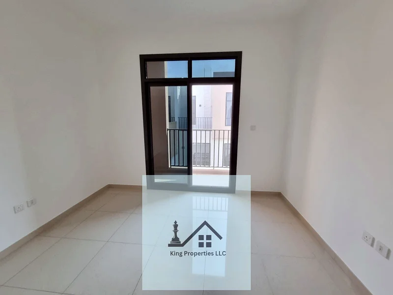 تاون هاوس جديد مكون من 3 غرف نوم متوفر للإيجار63299970640515111