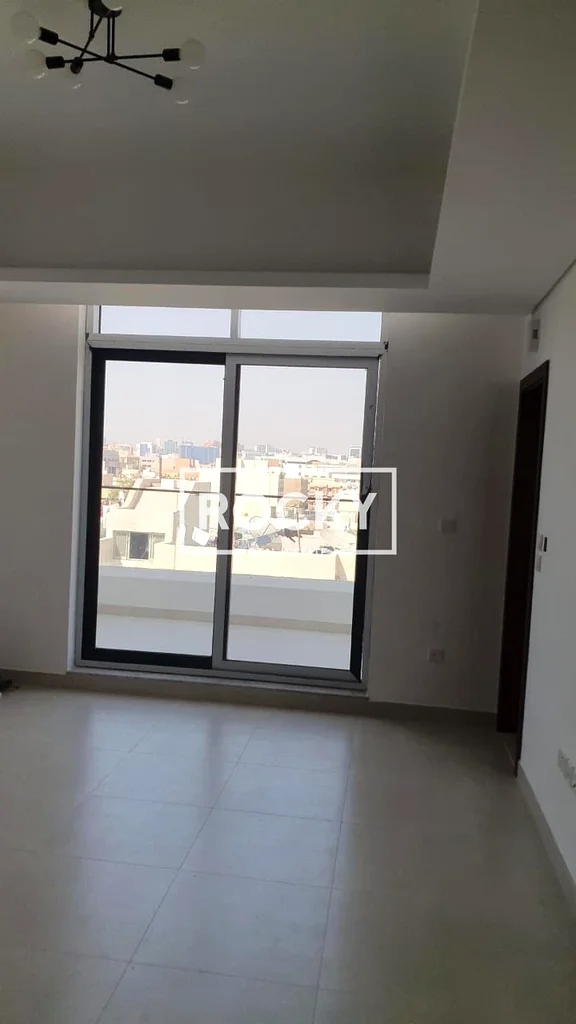 جديد تمامًا | تخطيط أنيق | عائلة / مدراء تنفيذيون63268109860609112