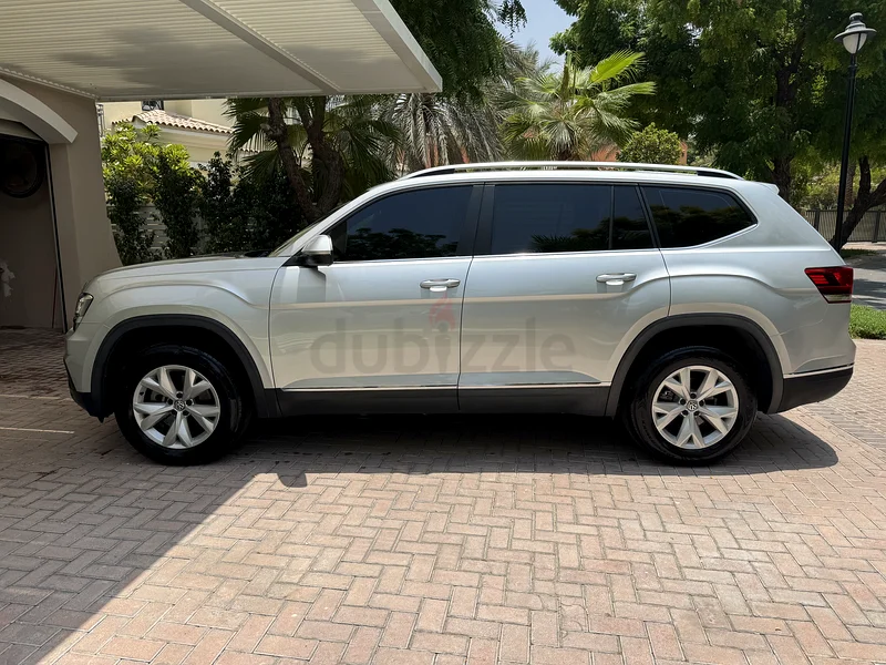 Beautiful single owner from new - main dealer warranty to 10/25 and service package to 10/2863154621309570112