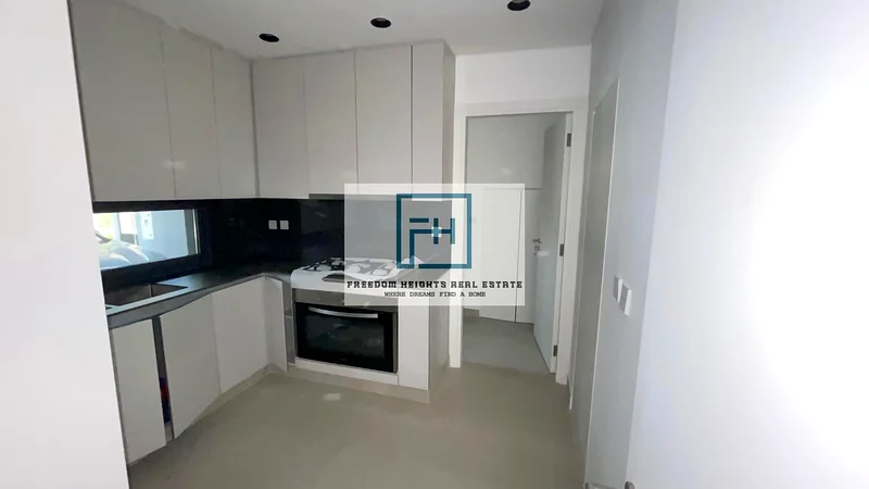 🏡فيلا ركنية فاخرة مكونة من 4 غرف نوم للإيجار63157888328579112