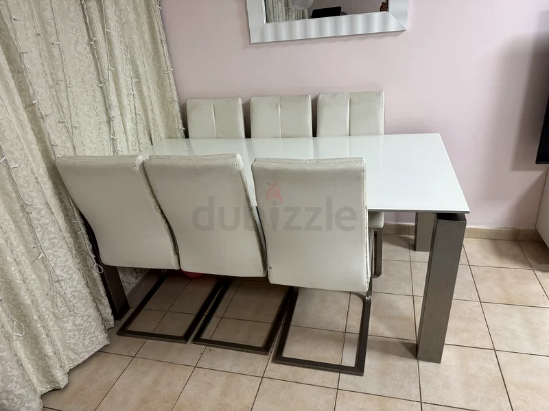 Good Condition Dining Table63217328512515111