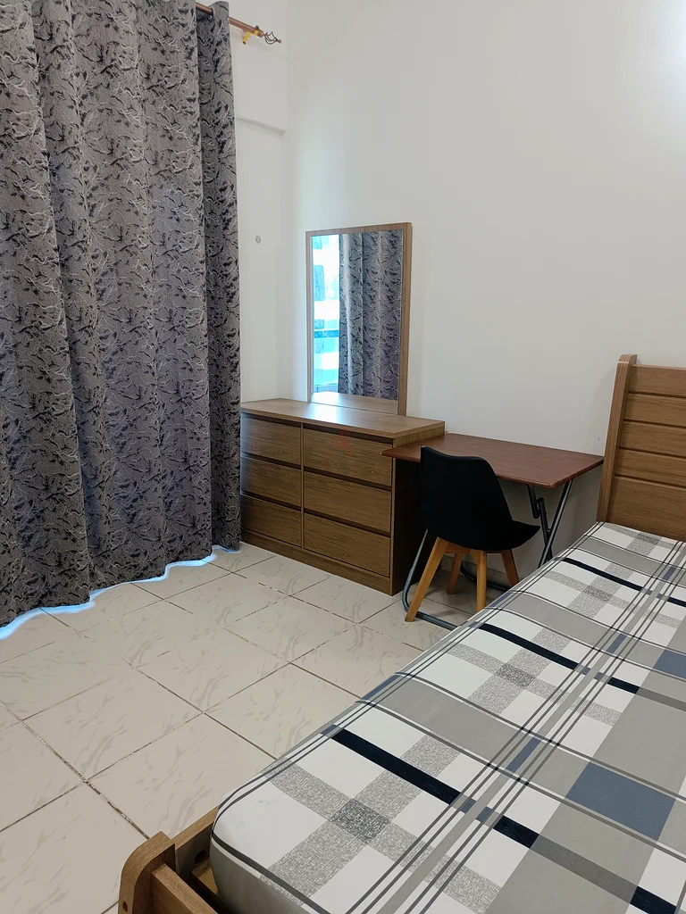 غرفة خاصة مفروشة للرجل الهندي الوحيد63218793499393112