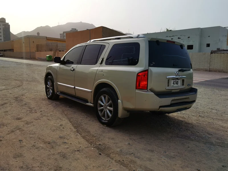 Infiniti qx56... Model 2009...gcc specifications... First owner... Original paint63154167035138114