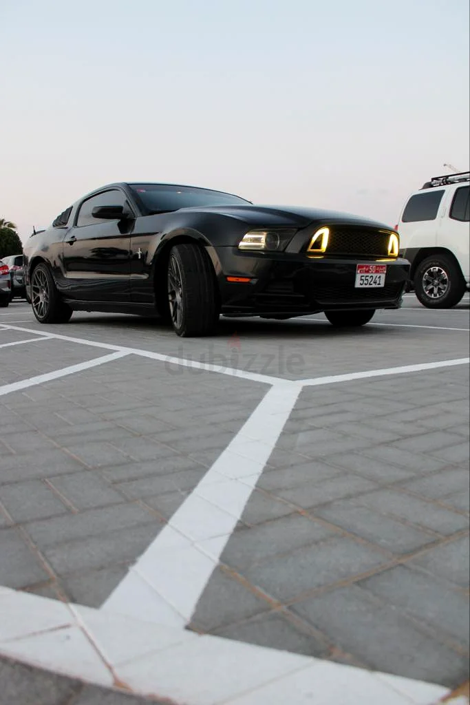 2014 Mustang V6 – Sleek Black, Powerful Drive!63157444100225111