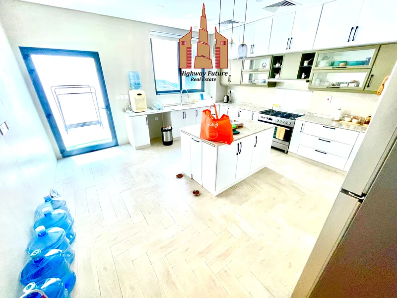 Spacious luxury 5bhk villa with maids/laundry/Store have space fir elevator63205334657027113