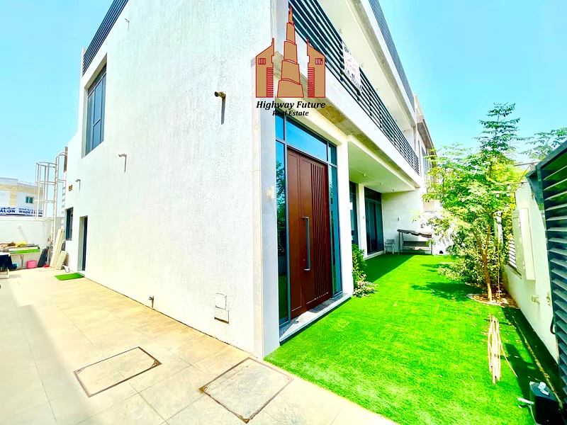 Spacious luxury 5bhk villa with maids/laundry/Store have space fir elevator63205334657027112