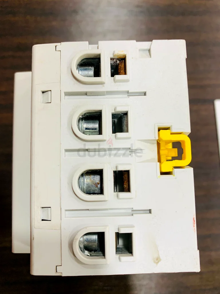 ABB قاطع التسرب الأرضي 4 قطب – حماية من تسرب التيار الأرضي63259707737473113