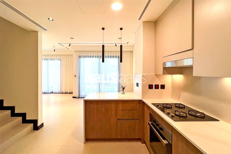 Upgraded | Single Row | Vacant in August63188163908099113
