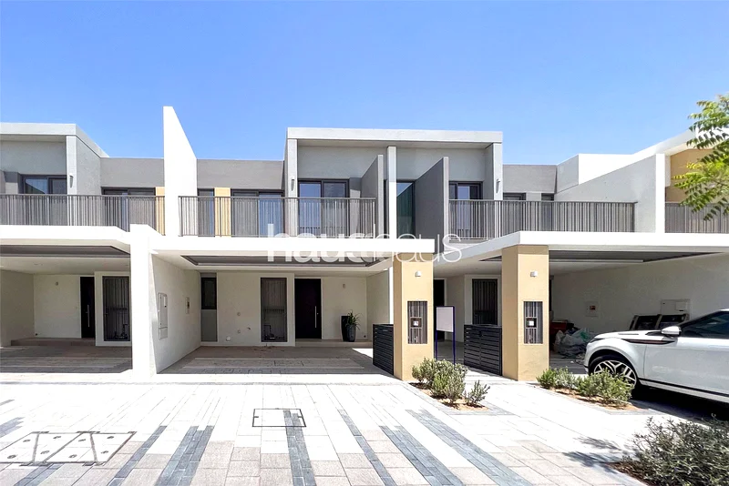 Upgraded | Single Row | Vacant in August63188163908099111