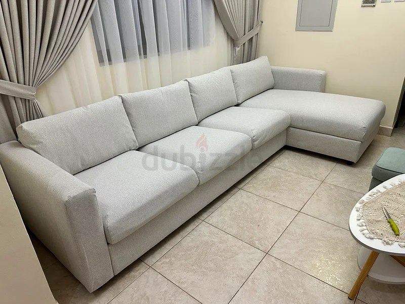 أريكة فيملي إيكيا على شكل حرف L، بمقاعد لأربع أشخاص مع مساحة تخزين63185234247426111