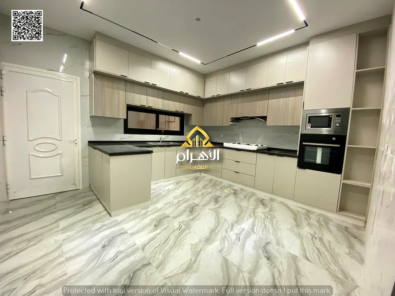 For sale, a villa in a prime location, 5 rooms, at a negotiable price, including registration fees and freehold ownership.63902430150529114