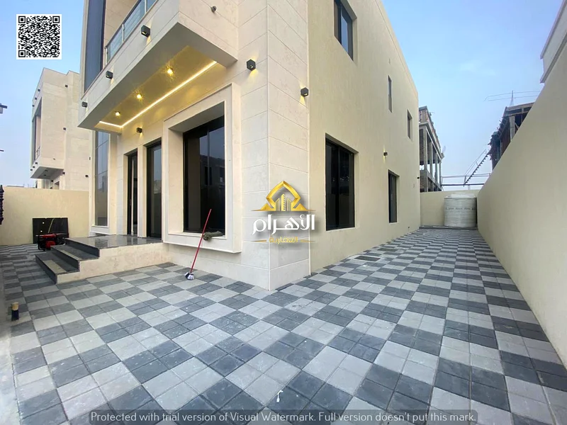 For sale, a villa in a prime location, 5 rooms, at a negotiable price, including registration fees and freehold ownership.63902430150529111
