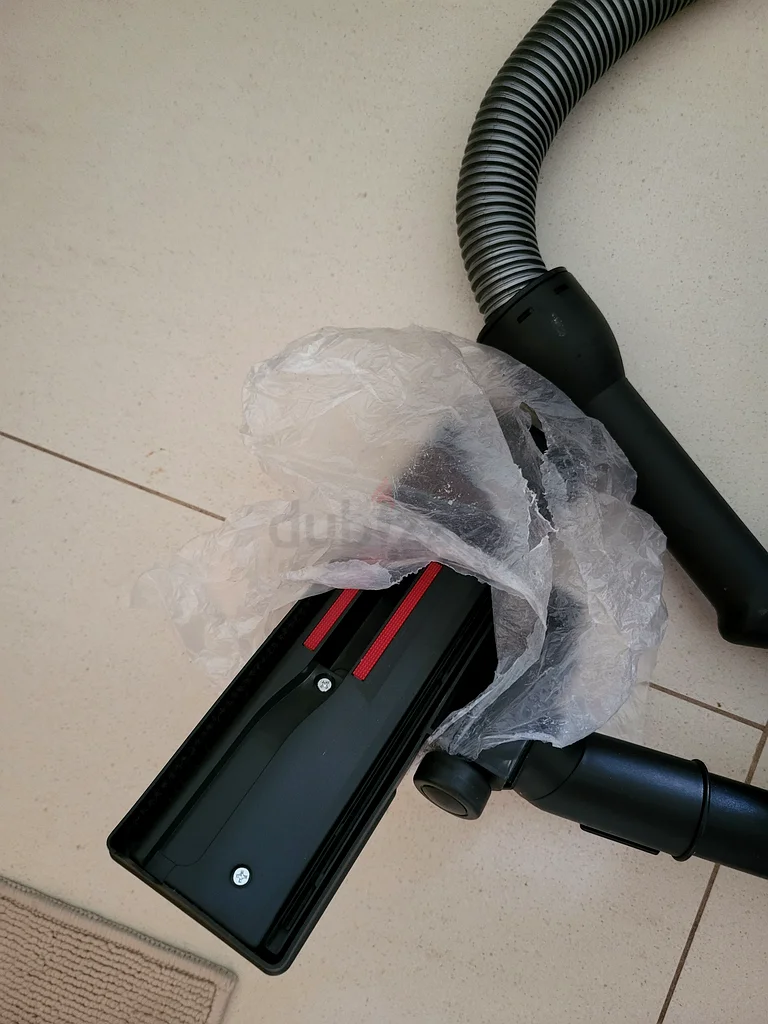 أضئ مساحتك: مكنسة كهربائية حمراء قوية للبيع!63253468887170112