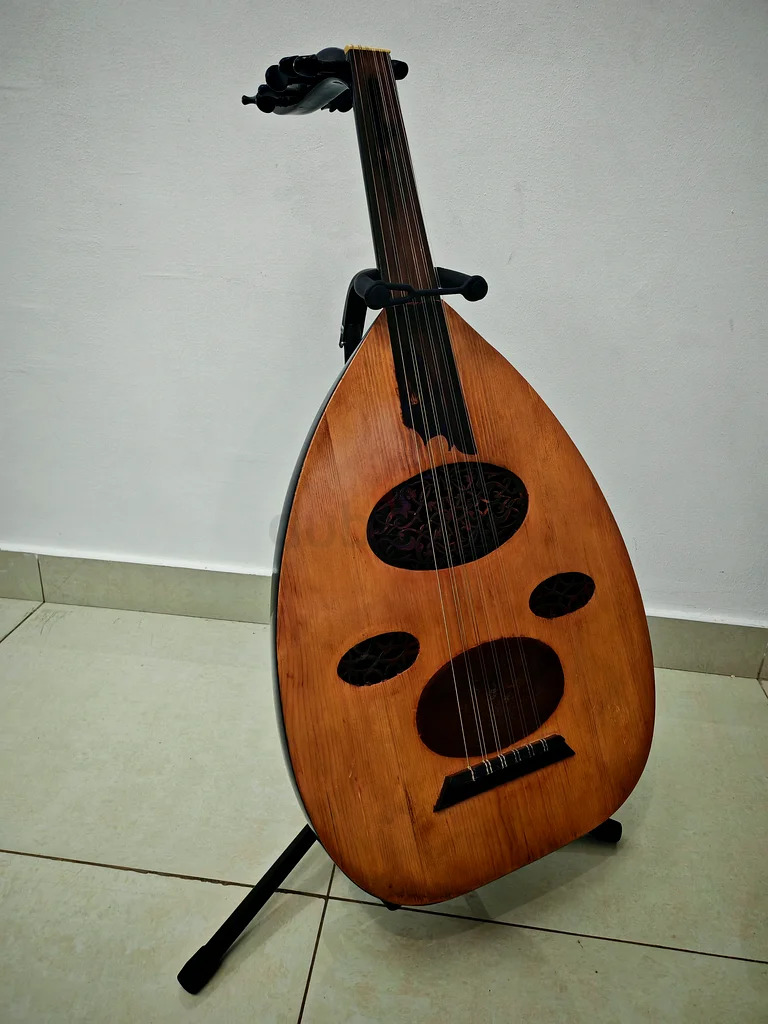 Rare vintage oud crafted by Mohamed Fadel Hussein, 197563207396369923111
