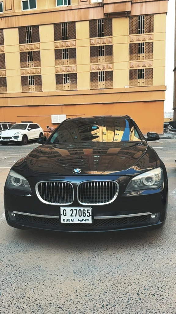 سيارة بي إم دبليو سلسلة 7 - باللون الأسود632296465676821112