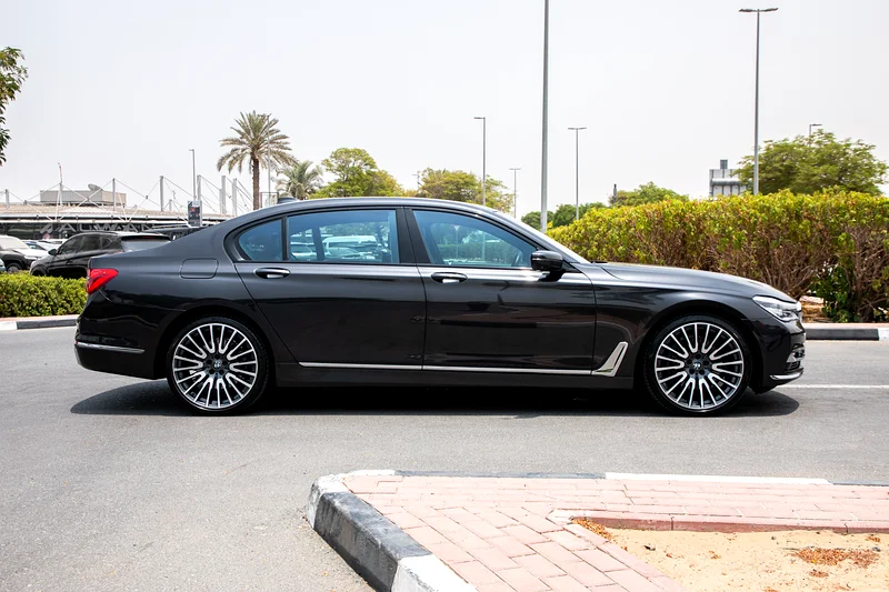 Luxury BMW 740LI fully loaded with low mileage63156542449793114
