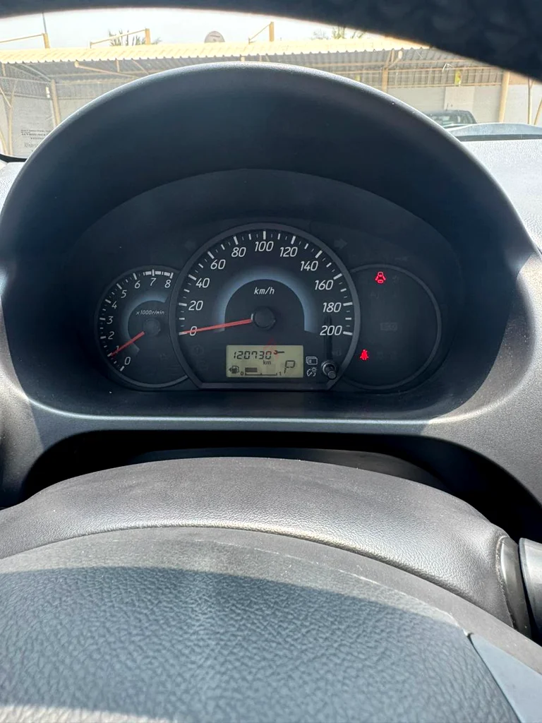 ميتسوبيشي أتراج فضاء داخلي أسود63226219236865114