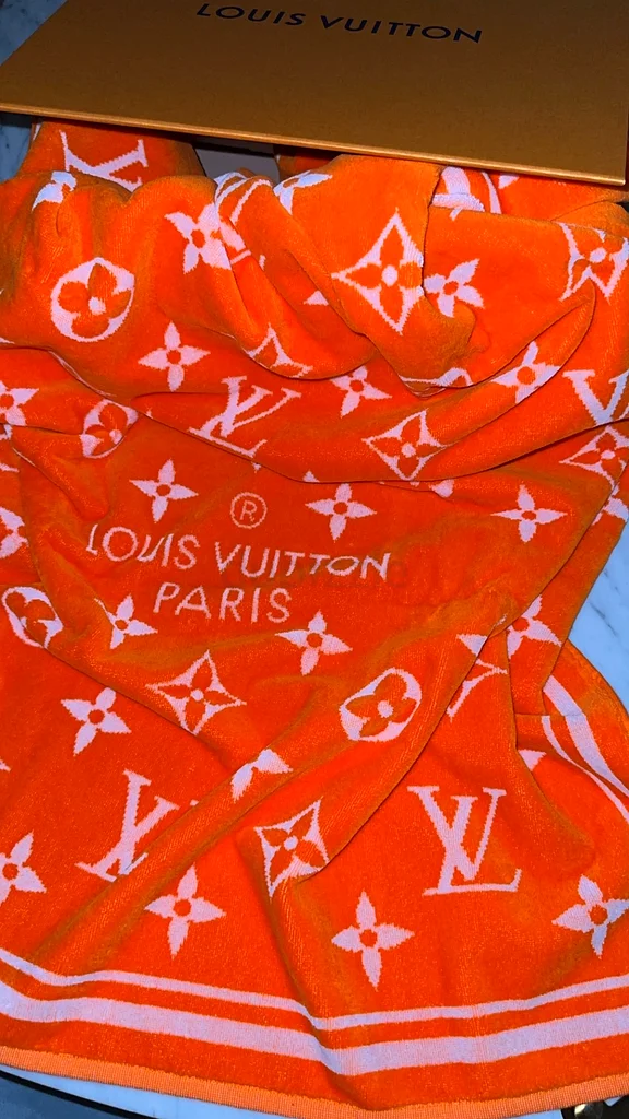 Louis Vuitton LV Monogram Beach Towel Collector Piece Brand New never used 🧡🤍63185758099074111