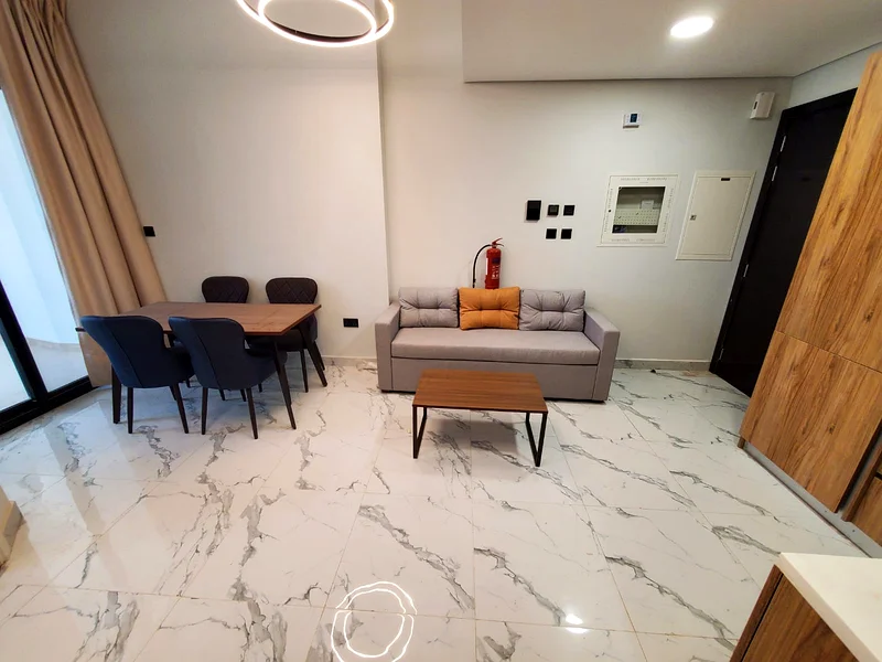 شقة أنيقة من غرفة نوم واحدة مع إطلالة على المسبح | ماريا فيستا 1 | 528 قدم مربع632492400281631126