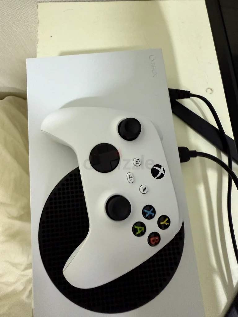 جهاز Xbox Series S مستعمل لمدة أسبوعين، بدون أي مشاكل، ومعه العلبة الأصلية.63230709976321111