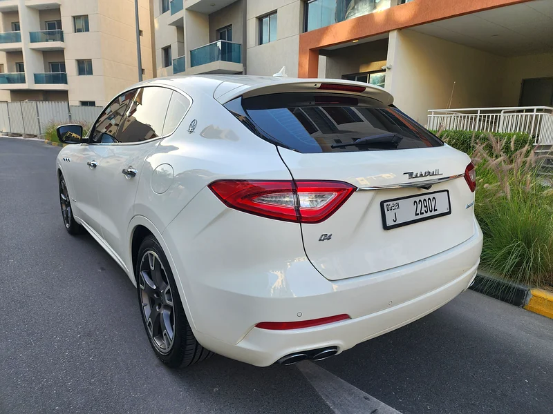 Maserati Levante Grandlusso edition GCC specs full history at official dealership in excellent condi63221302939651111