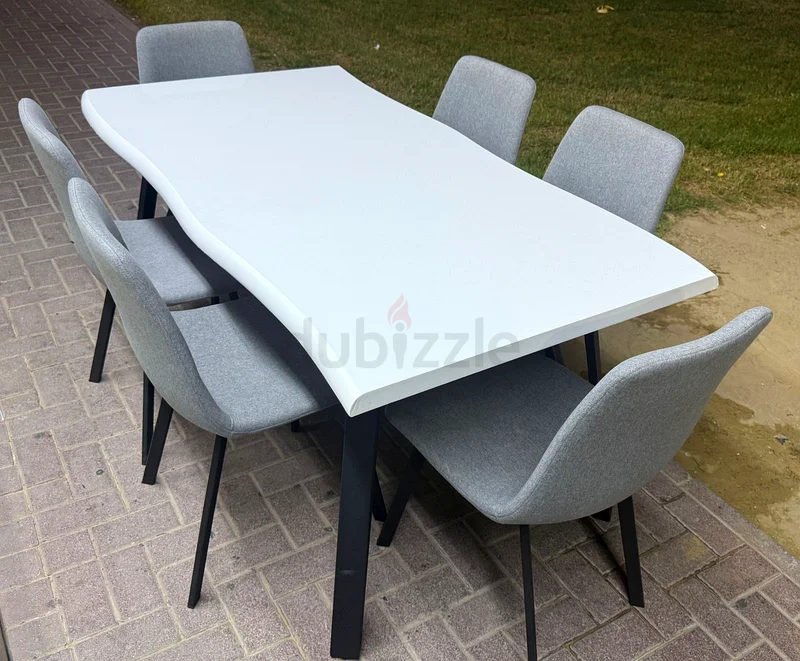 Stylish Modern Dining Set with Elegant Chairs63179389056386112