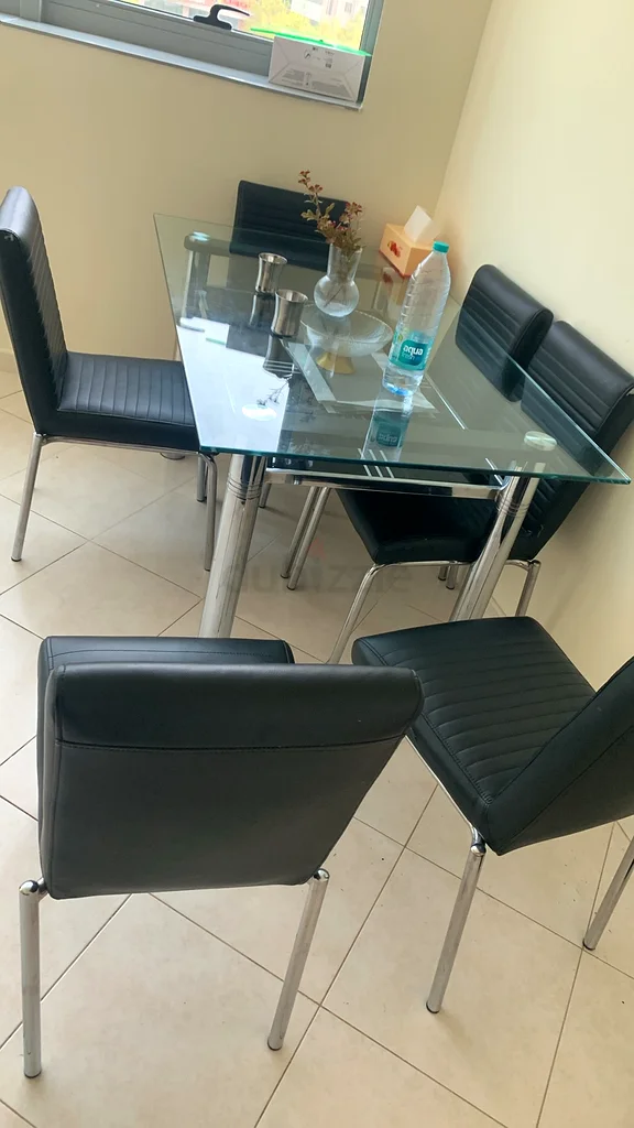طقم طاولة طعام أنيقة من الزجاج مع 6 كراسي سوداء63179862241795111