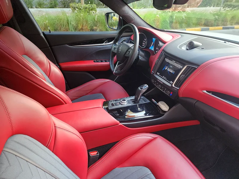 Maserati Levante Grandlusso edition GCC specs full history at official dealership in excellent condi63221302939651112