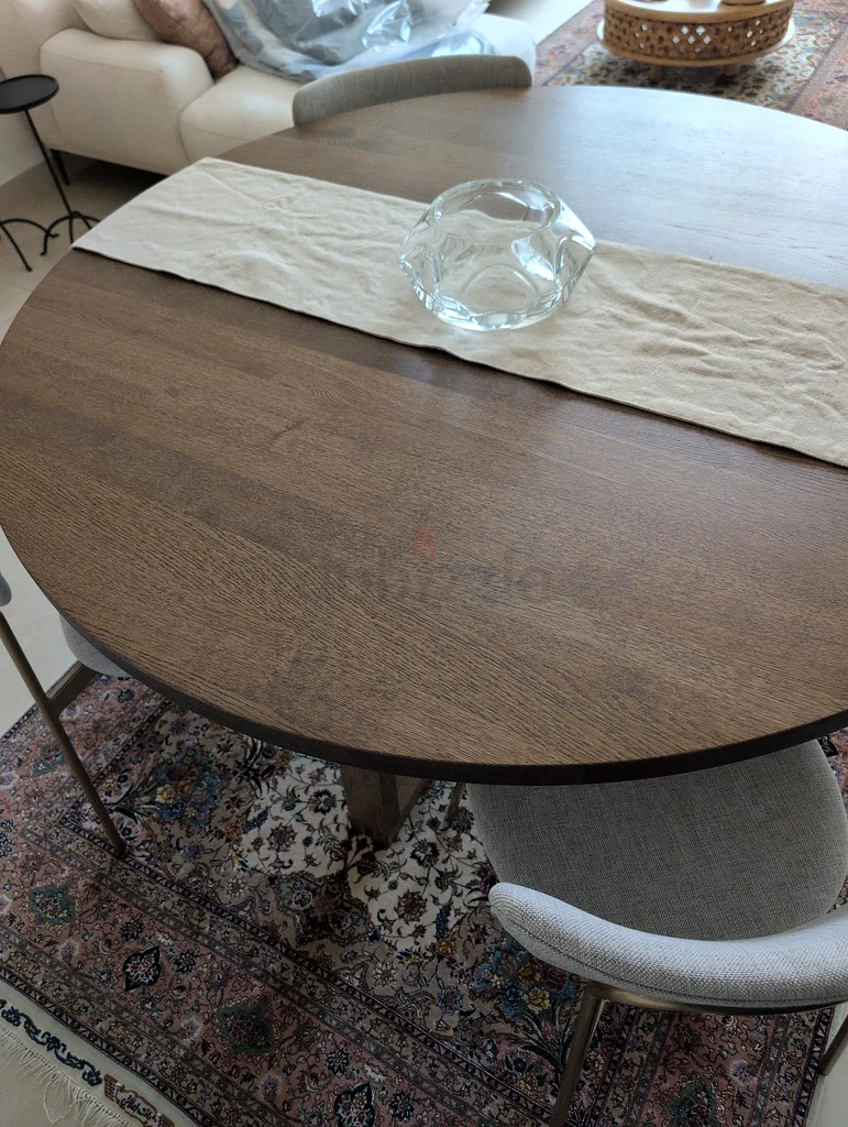 Elegant Round Dining Table- Perfect for Any Space!63222341214082111