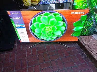 Samsung tv Q7f smart tv 55 inch mint condition