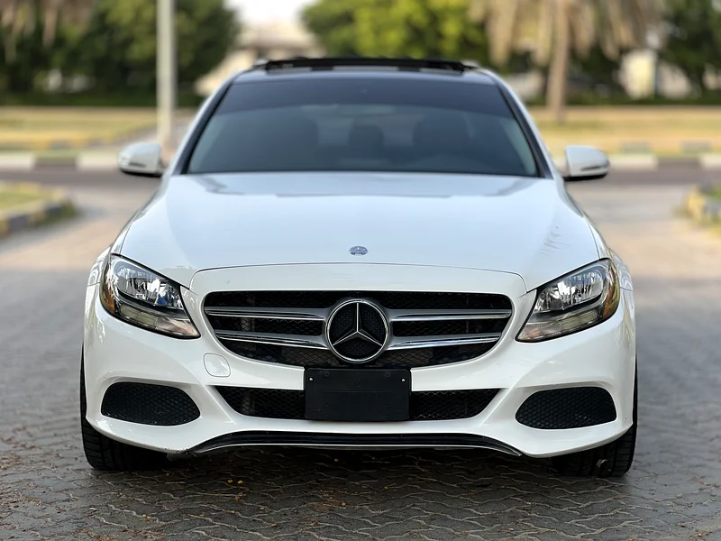 Mercedes C300 2016 model, imported to America, clean title, panoramic roof, fully optioned, agency paint, in agency condition63150026998401111