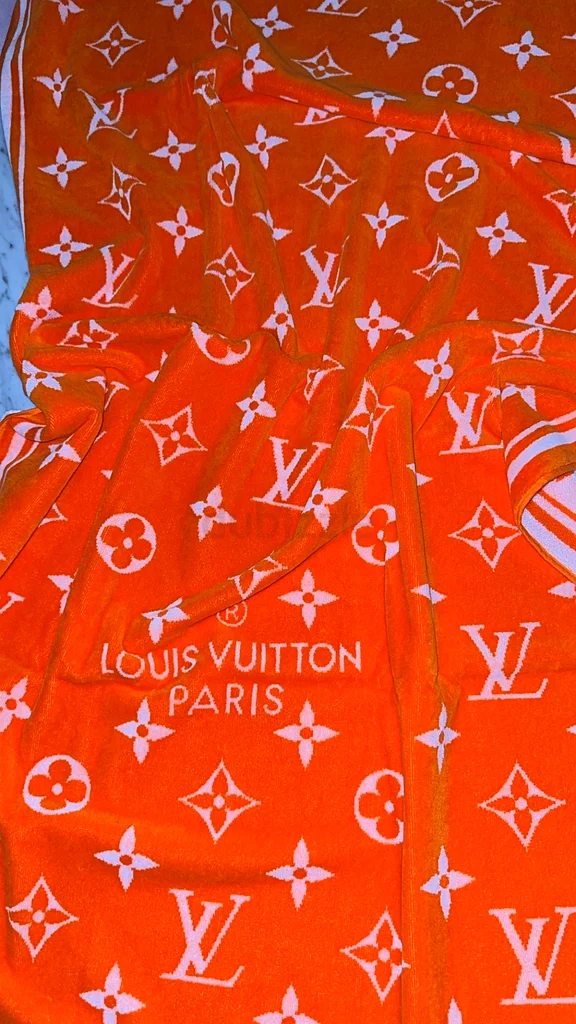 Louis Vuitton LV Monogram Beach Towel Collector Piece Brand New never used 🧡🤍63185758099074112