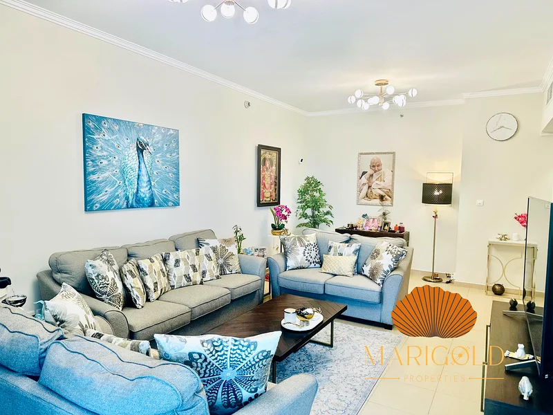 شقة فاخرة مفروشة بالكامل وواسعة وبسيطة التصميم63749245238274113
